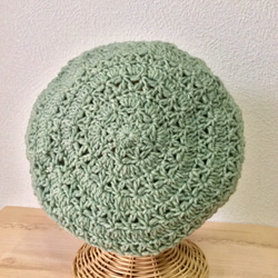 再販＊淡いモスグリーンのベレー帽 ウールの手編み 2枚目の画像