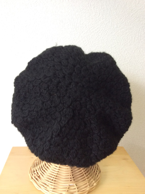 あったかベレー帽 手編み ブラック 2枚目の画像