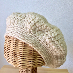 あったかウールのベレー帽 手編み オフホワイト 1枚目の画像