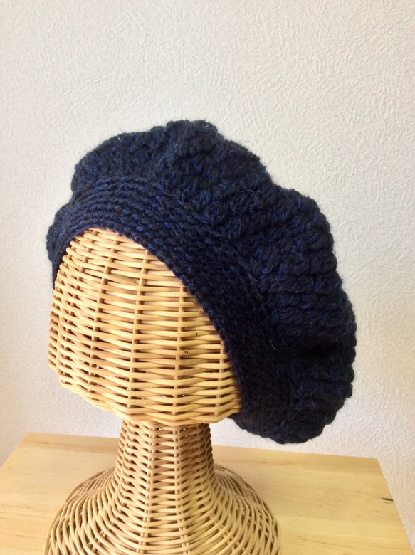再販＊キッドモヘアのベレー帽 ブルー×ブラック 手編み 1枚目の画像
