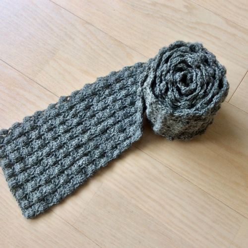 ぽこぽこのマフラー グレーの手編み マフラー dolphin-t 通販 6544040