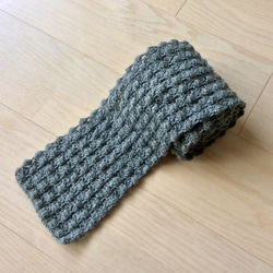 ぽこぽこのマフラー グレーの手編み マフラー dolphin-t 通販