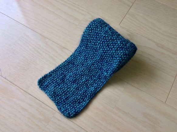 かのこ編みのマフラー 手編み 引き揃え ブルー 1枚目の画像