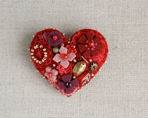 mememe ハート の ブローチ ベージュレッド Heart brooches