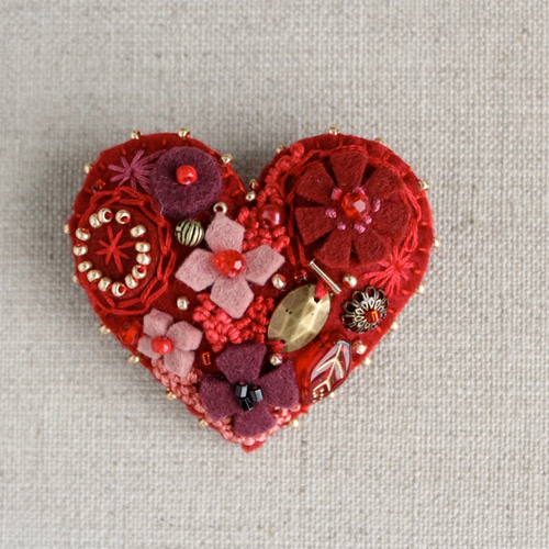 Be My バレンタイン！レッドのハート フェルトブローチ ブローチ
