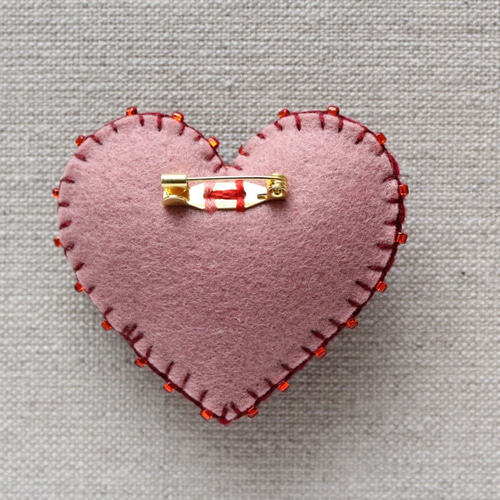 深紅のハート フェルトブローチ ブローチ StampFactory 通販 1678648