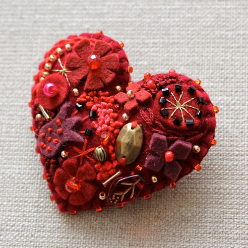ワンダフルワールド ハート型フェルトワッペン ブローチ 大小セット赤