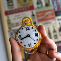 懐中時計のフェルトブローチ 3枚目の画像