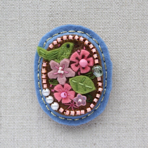 羊毛フェルトブローチ★ハンドメイド★刺繍★ビーズ★ 桜の魅惑 羊毛フェルトとビーズ刺しゅうで作る 夢みる乙女のアクセサリー