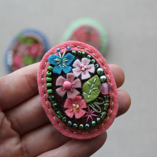 羊毛フェルトブローチ★ハンドメイド★刺繍★ビーズ★ 桜の魅惑 羊毛フェルト ビーズ刺繍 ブローチ 女の子 ① ブローチ ナッツ
