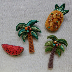 ヤシの木 フェルトと刺繍のブローチ ブローチ StampFactory 通販