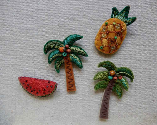 ヤシの木 フェルトと刺繍のブローチ ブローチ StampFactory 通販