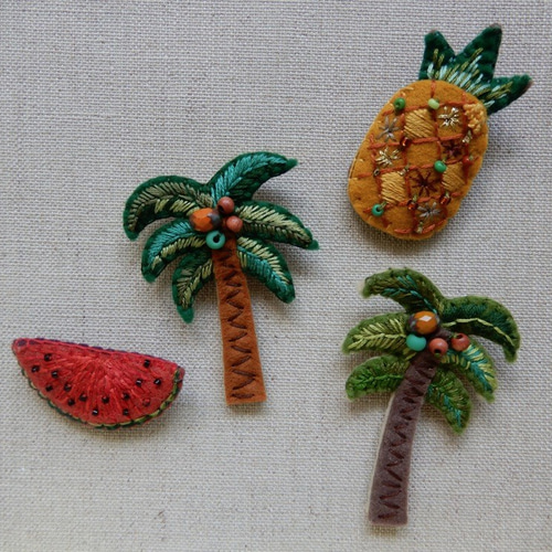 ヤシの木 フェルトと刺繍のブローチ ブローチ StampFactory 通販