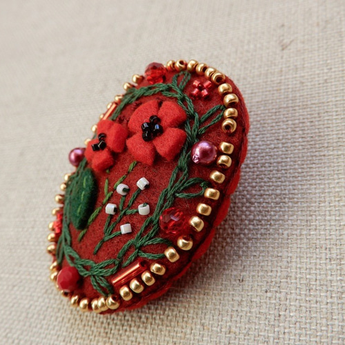 フェルトと刺繍の宝石ブローチ ルビーカメオ ブローチ StampFactory