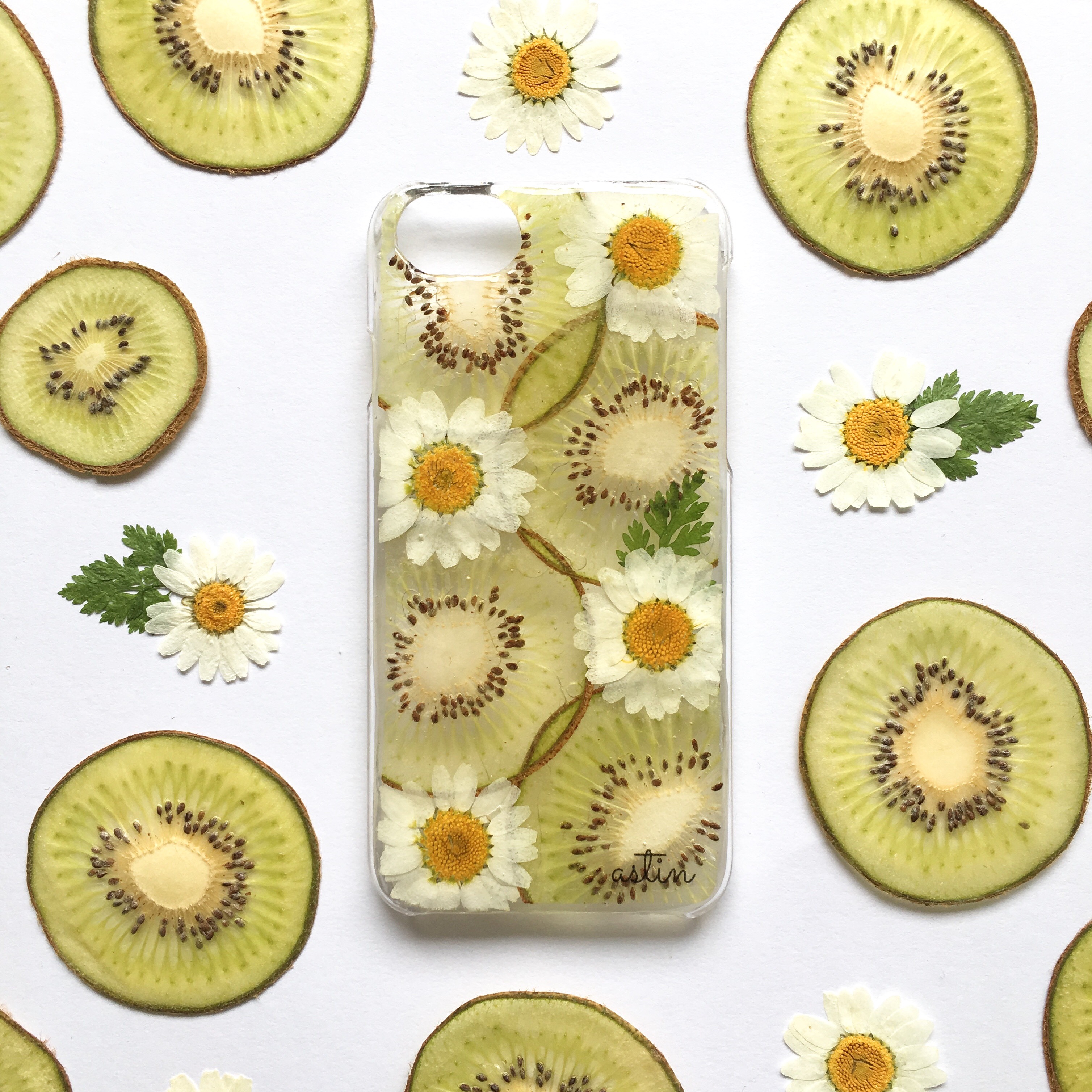 43a.キウイとお花 の スマホケース　全機種対応