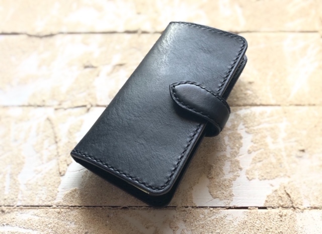 iPhone & android 手帳型　レザーケース　　ブラック　糸　ブラック オールブラック