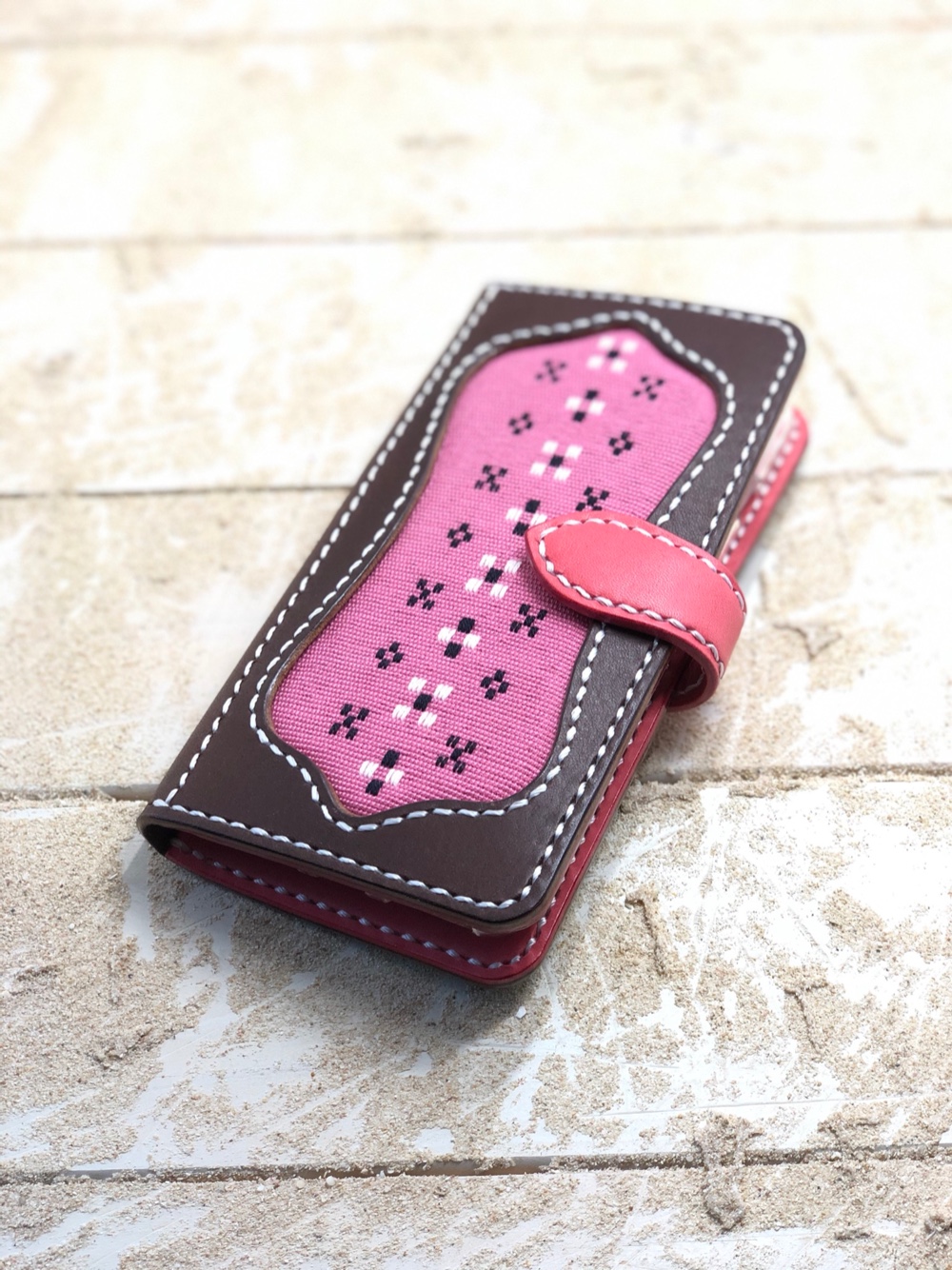 iPhone＆android　スマホケース　手帳型　ブラウン×ピンク×ホワイト　知花織ピンク　（織物シリーズ）