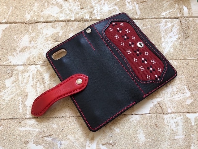iPhone＆android　スマホケース　手帳型　ブラック×レッド　知花織　赤　（織物シリーズ）