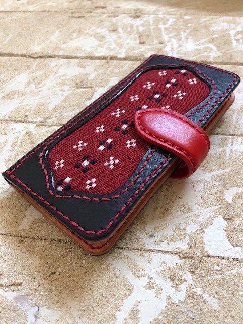 iPhone＆android　スマホケース　手帳型　ブラック×レッド　知花織　赤　（織物シリーズ）