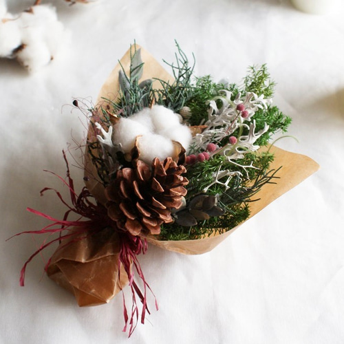 Creema限定 松ぼっくりとワタの実のグリーン＊Xmasブーケ プリザーブド