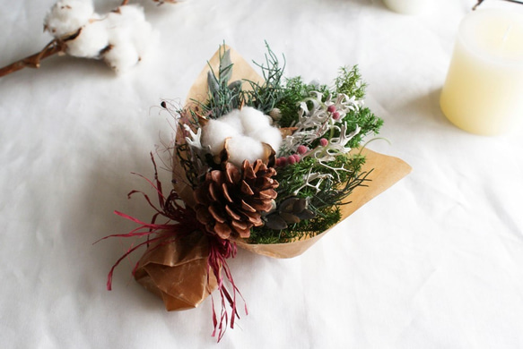 Creema限定 松ぼっくりとワタの実のグリーン＊Xmasブーケ プリザーブド