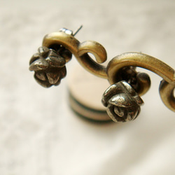【補貨】玫瑰形金黃鐵礦耳環（耳環可換） 第2張的照片