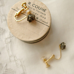 【補貨】玫瑰形金黃鐵礦耳環（耳環可換） 第4張的照片