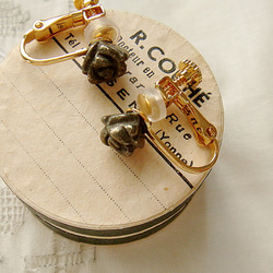 【補貨】玫瑰形金黃鐵礦耳環（耳環可換） 第5張的照片