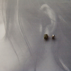 【補貨】玫瑰形金黃鐵礦耳環（耳環可換） 第6張的照片