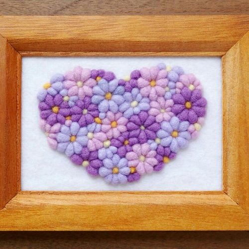 紫色のお花のモコモコ額【羊毛フェルト】 フォトフレーム・写真立て  