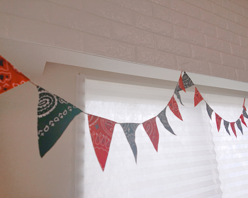 バンダナ フラッグ ガーランド 《黒 & 赤》 2m40cm ガーランド