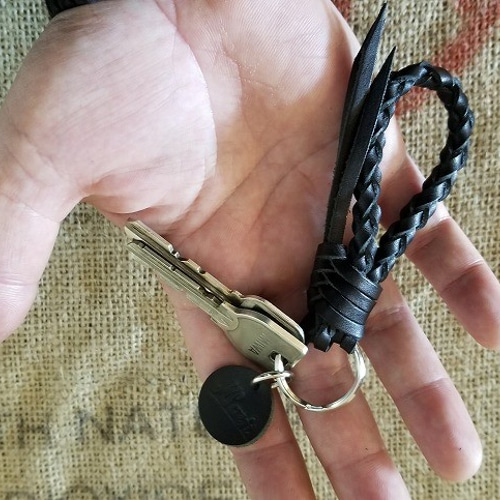 革ひものキーホルダー 革：黒＊ピンク キーホルダー M's craft