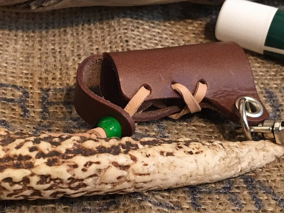 牛革で作ったお洒落なリップケース　革：チョコ 2枚目の画像