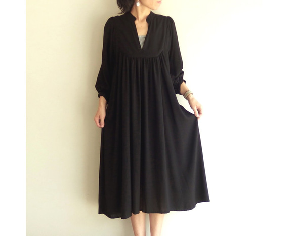 卒入学、フォーマルにも使えるワンピース 　レーヨンワンピース（ブラック） 1枚目の画像