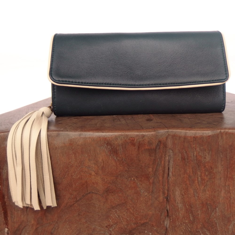 モデルチェンジの為、値下げ♪　jalapeno navy&white