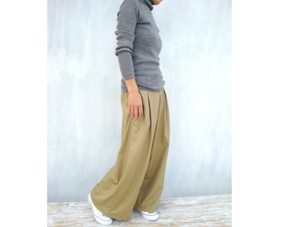 チノクロスタックワイドパンツ（ベージュカーキ） 1枚目の画像