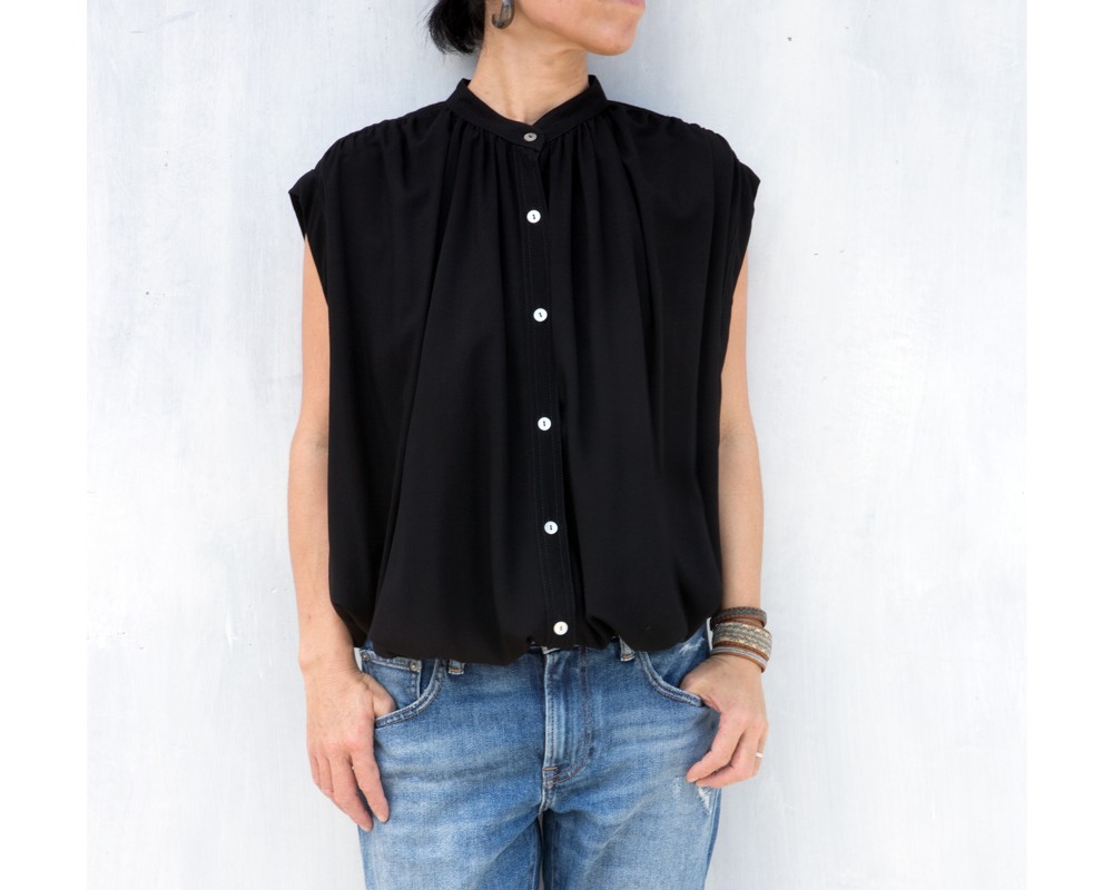 値下げ♪　レーヨン　ギャザーブラウス（ブラック） 5,304円