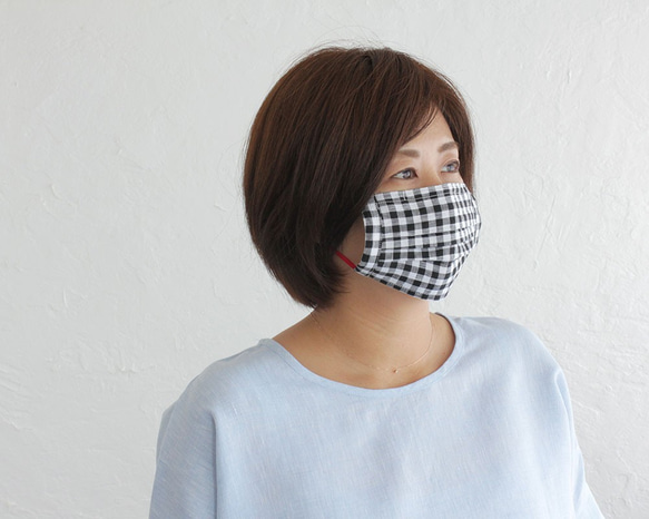 “亞麻百褶面罩”帶有鼻線的亞麻麵罩（方格布紋黑色/紅色橡膠） 第1張的照片