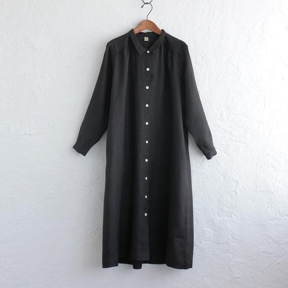 “亞麻 2 向長袖襯衫連衣裙”正面開褶外罩（黑色）OP05。 第7張的照片