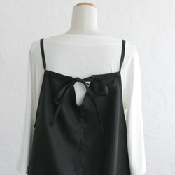 亞麻桌布風格背帶裙 可調節長度，帶絲帶（黑色）SK03。 第8張的照片
