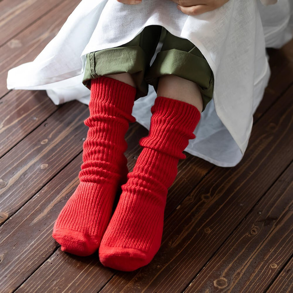 天然素材で快適 厚手リブ編みソックス 　サステナブルなリサイクルコットン靴下（レッド）. 2枚目の画像