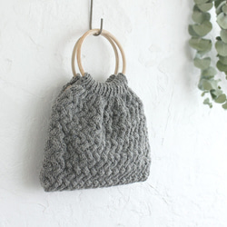 【限時特賣】Aran 圖案籃式編織羊毛針織托特包（灰色）。 第4張的照片