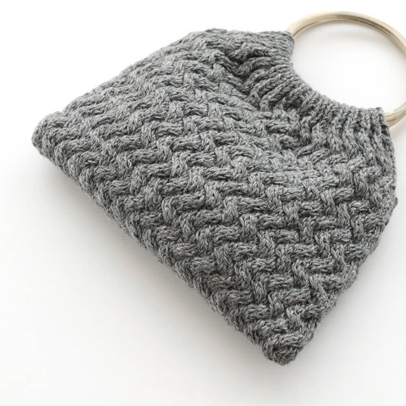 【限時特賣】Aran 圖案籃式編織羊毛針織托特包（灰色）。 第7張的照片