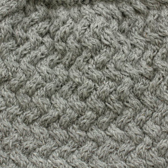 【限時特賣】Aran 圖案籃式編織羊毛針織托特包（灰色）。 第8張的照片
