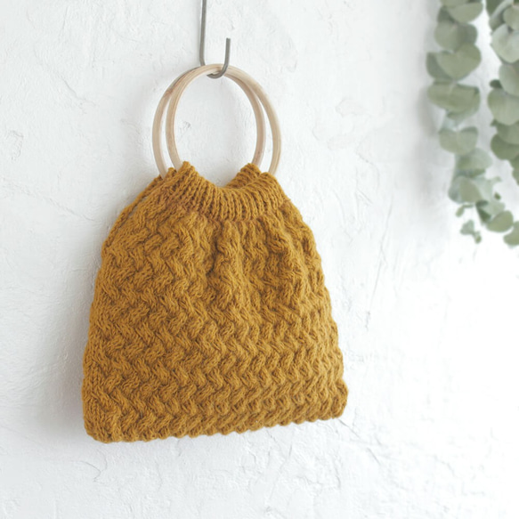 【限時特賣】Aran 圖案籃式編織羊毛針織托特包（芥末色）。 第4張的照片