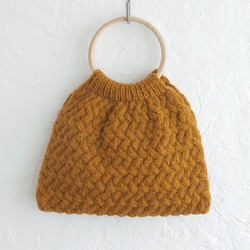 【限時特賣】Aran 圖案籃式編織羊毛針織托特包（芥末色）。 第5張的照片