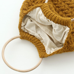 【限時特賣】Aran 圖案籃式編織羊毛針織托特包（芥末色）。 第6張的照片