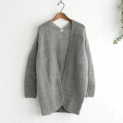 柔軟的手工編織馬海毛風格針織羊毛混紡外罩開衫（灰色） 第2張的照片