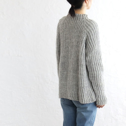 《限定1》羊毛100% 手編みウールニット 片畦ハイネックセーター （ライトグレー）. 5枚目の画像