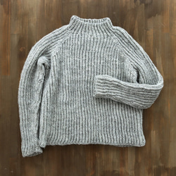 《限定1》羊毛100% 手編みウールニット 片畦ハイネックセーター （ライトグレー）. 8枚目の画像